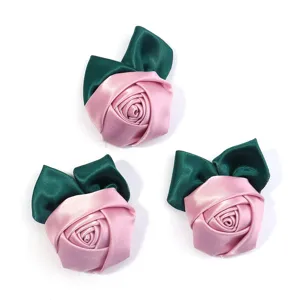 Handgemaakte satijnen rozenknoppen DIY accessoires voor stijlvolle haarspelden en tassen.