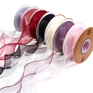 Kleurrijke organza lint rollen voor geschenkverpakking, boeketten en DIY strikken.