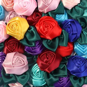 Handgemaakte satijnen lint roos bloem knoppen applicaties voor DIY haarspelden en kleding.