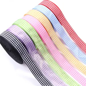 Bellissimi nastri scozzesi colorati in rotolo per confezione regalo e accessori fai da te.