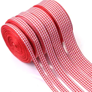 Nastro a quadri rosso e bianco in rotolo per confezioni regalo e accessori fai-da-te.