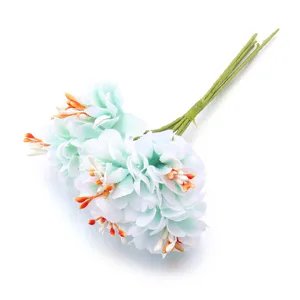 Ramo de flores de tela artificial, ideal para decoración de bodas y hogar elegante.