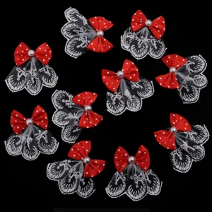 Nœud en dentelle à pois rouges et blancs accessoire de cheveux DIY article déco.