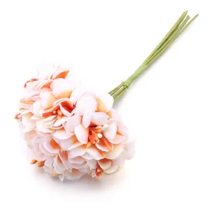 Primer plano detallado del ramo de flores de camelia de manzana de tela artificial, detalles rosas