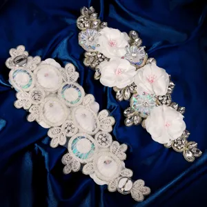 Aplique de tela hecho a mano con flores de estrás y broche para decoración de vestidos