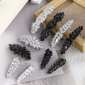 Pince à cheveux zircone marquise, barrette strass en métal, élégant accessoire de coiffure quotidien.