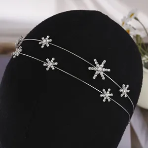 Detail view of the double-layer silver rhinestone star headband, sparkling crystal hair accessory.