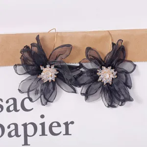 Orecchini a fiore in tessuto a rete esagerati coreani con strass brillanti da donna.