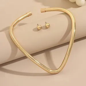 Ensemble collier ras de cou serpent forme V doré et boucles d'oreilles boules rondes bijoux