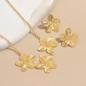 Ausgefallenes goldenes Blumen Metall Halskette und Ohrringe Set, schönes Mode Detail.