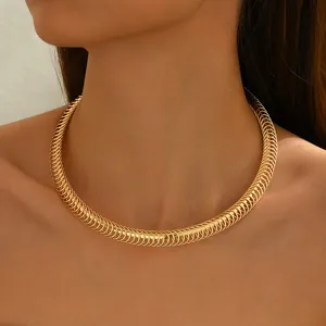 Ras De Cou Rétro Européen Américain Texture Métallique Pour Femme Bijoux Personnalisés En Alliage Surdimensionné