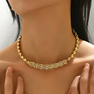 Moda Collar Gargantilla de Aleación Con Strass Cruzado Oro Plata Chapado Espiral Twist Geométrico Torque Choker para Mujer Joyería Fiesta