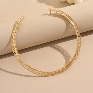 Collier ras de cou ouvert en metal exaggere, design en spirale multicouche retro, bijoux en or.