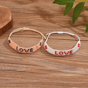 Bracciale con perline intrecciate boho amore coppia regolabile fatto a mano dettaglio