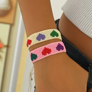 Bracelet tressé en perles de rocaille fait main bohème avec motifs géométriques de cœurs mignons.