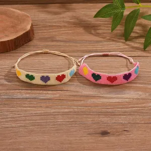 Bracelet de coeur tisse en perles de rocaille boheme fait main ajustable couple detail