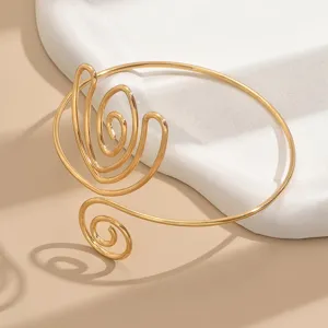Bracciale da braccio floreale geometrico dorato minimalista per donna gioiello corpo
