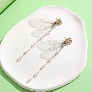 Eleganti orecchini ad ali di fata con strass brillanti e fiocchi per donne alla moda.