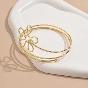 Bracciale da braccio geometrico floreale cavo minimalista per donna, metallo.