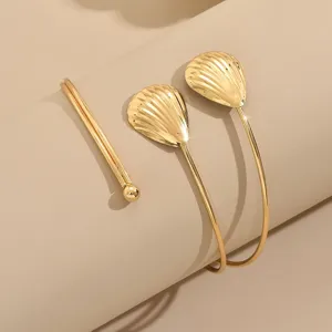 Bracciale da braccio con conchiglia dorata polsino aperto catena corpo elegante accessorio donna