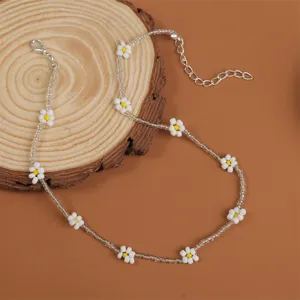 Detailed view of bohemian seed bead daisy flower necklace, delicate handcrafted jewelry piece.