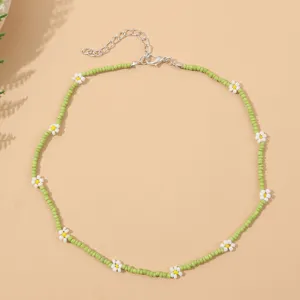 Bohemian beaded flower necklace for women, stylish handmade daisy charm jewelry.