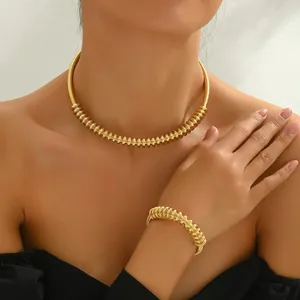 Parure de Bijoux Collier Ras du Cou Spirale Géométrique Et Bracelet Jonc Ouvert Ensemble de Poignets De Couple Métalliques En Alliage Exagéré Pour Femme Fête