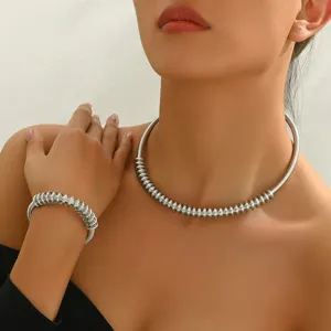 2Pcs/Set Argent Géométrique Enroulé Ras Du Cou Bracelet Ensemble Tendance Niche Design Bijoux