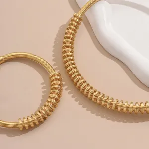 Ensemble collier et bracelet serpentins dorés minimalistes pour femmes, bijoux tendance.