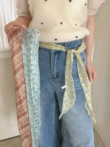 Bufanda de seda larga con hojas amarillas estilo coreano, diadema y pañuelo versátil para mujer detalle.