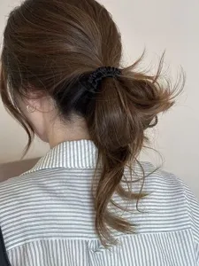 Schwarzer Satin Haargummi gerafft elegante elastische Haarschleife Pferdeschwanz Halter