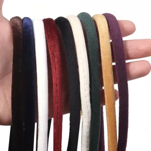Juego de diademas finas de terciopelo multicolor, vista detallada de accesorios para el pelo.