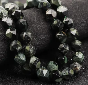 Perline di pietra naturale sfaccettate verde scuro cristallo accessori per gioielli