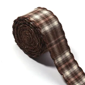 Ruban à carreaux marron à bord ondulé pour accessoires capillaires DIY et emballage cadeau.