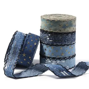 Denim Pailletten Band mit goldenen Sternen und Wellenrand fuer DIY Schleifen und Kleidung.