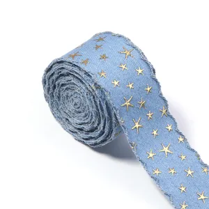 Blaues Jeans-Stil Band mit Goldfolien-Sternen und gewellten Kanten für DIY-Basteln und Accessoires.