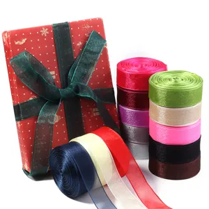 Bunte Organzabaender und Satinbaender zum Geschenke verpacken, Blumenstraeue und Basteln.