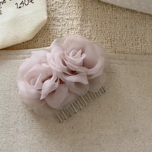 Exquisites doppeltes Chiffon Rosen Haar-Kamm Detail, elegante Blumen Frisur