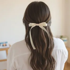 Elegante cremefarbene Satin Schleife Haarspange für Damen, wunderschönes Haaraccessoire.