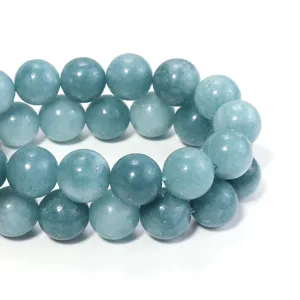 Natuurlijke donkerblauwe edelsteen kralen detailopname, kwaliteitsvol DIY accessoire.