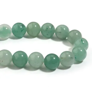 Close-up detail van natuurlijke groen aventurijn edelsteen ronde kralen voor sieraden maken.