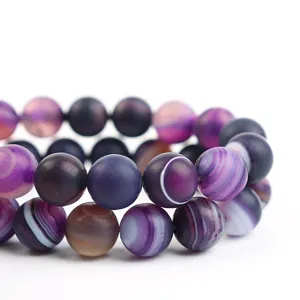 Dettagli perle in agata opaca viola, pietre rotonde per creazione gioielli fai-da-te.