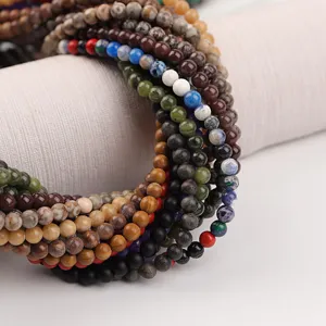Detailansicht von 4mm Naturstein Edelstein Kristall lose runden Perlen für DIY Schmuckdesign.