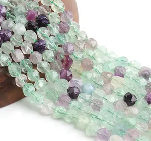 Fili di perle di cristallo di fluorite sfaccettate multicolori naturali per gioielli.