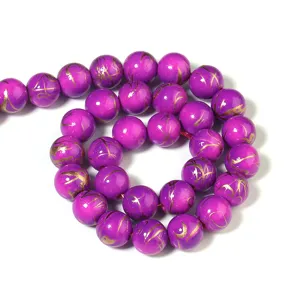 Perline sfuse in turchese sintetico viola con linee in filo d'oro per braccialetti fai da te.