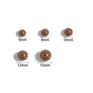 Gedetailleerd weergave van houten kralen in verschillende maten van 6mm tot 15mm voor sieraden.
