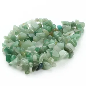 Perle di pietra frantumata irregolare verde naturale per la creazione di gioielli.