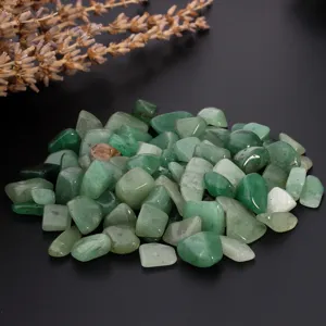 Perline di pietra verde frantumata irregolare 8x12mm perforate per creazione di gioielli fai da te.