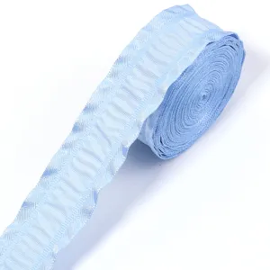 Hellblaue plissierte Rüschenbänder Detailansicht, ideal für Kleidung Besatz und Geschenkverpackung.