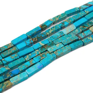 Detailansicht naturblauer Kaiserjaspis gerades Loch quadratische Perlen fur DIY Schmuck.